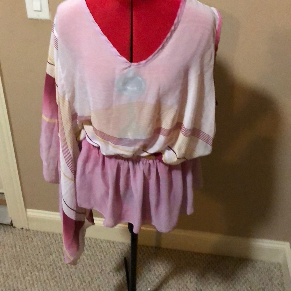 Beautiful slightly sheer shirt❤️